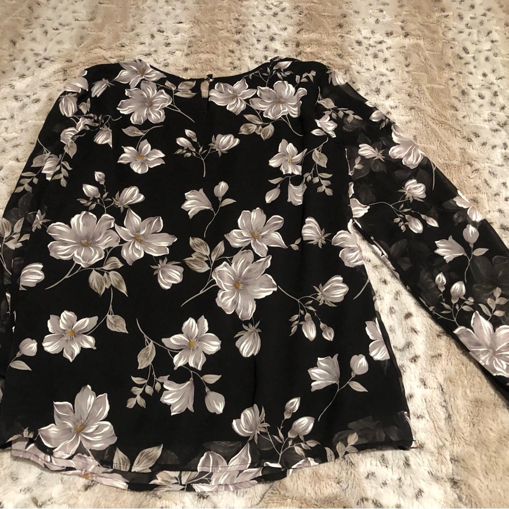 Nine West black/floral sheer sleeves blouse